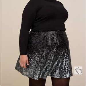 Torrid Black and Silver Sequin Skirt NWT Size 1